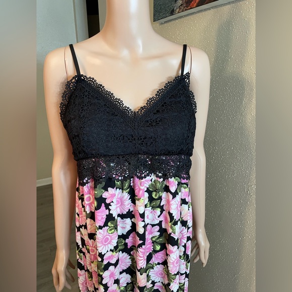 Derek Heart Floral Dress - Picture 2 of 6